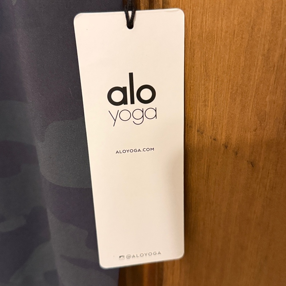 NWT Alo Yoga High Waist Vapor Legging/ Hunter Camouflage - Picture 3 of 9